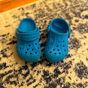Crocs Kids Blue Clogs Sz 7 toddler